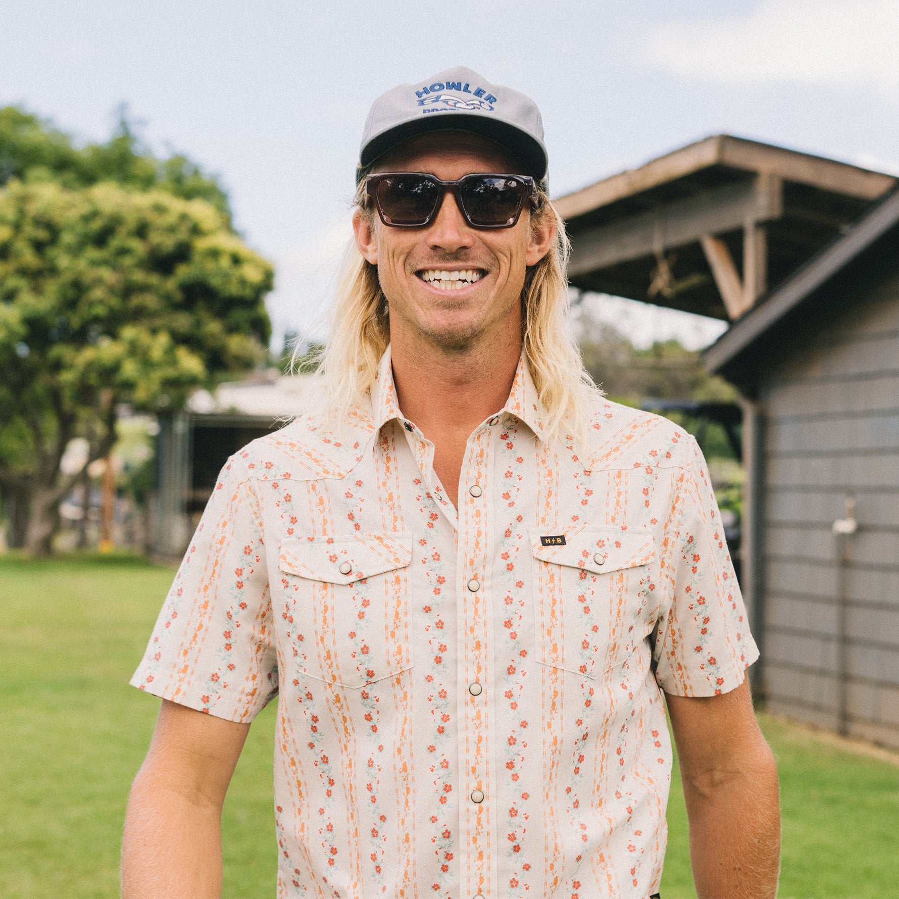 Howler Bros- H Bar B Tech Snapshirt: Hibiscus Ribbons Riverbed Oxford