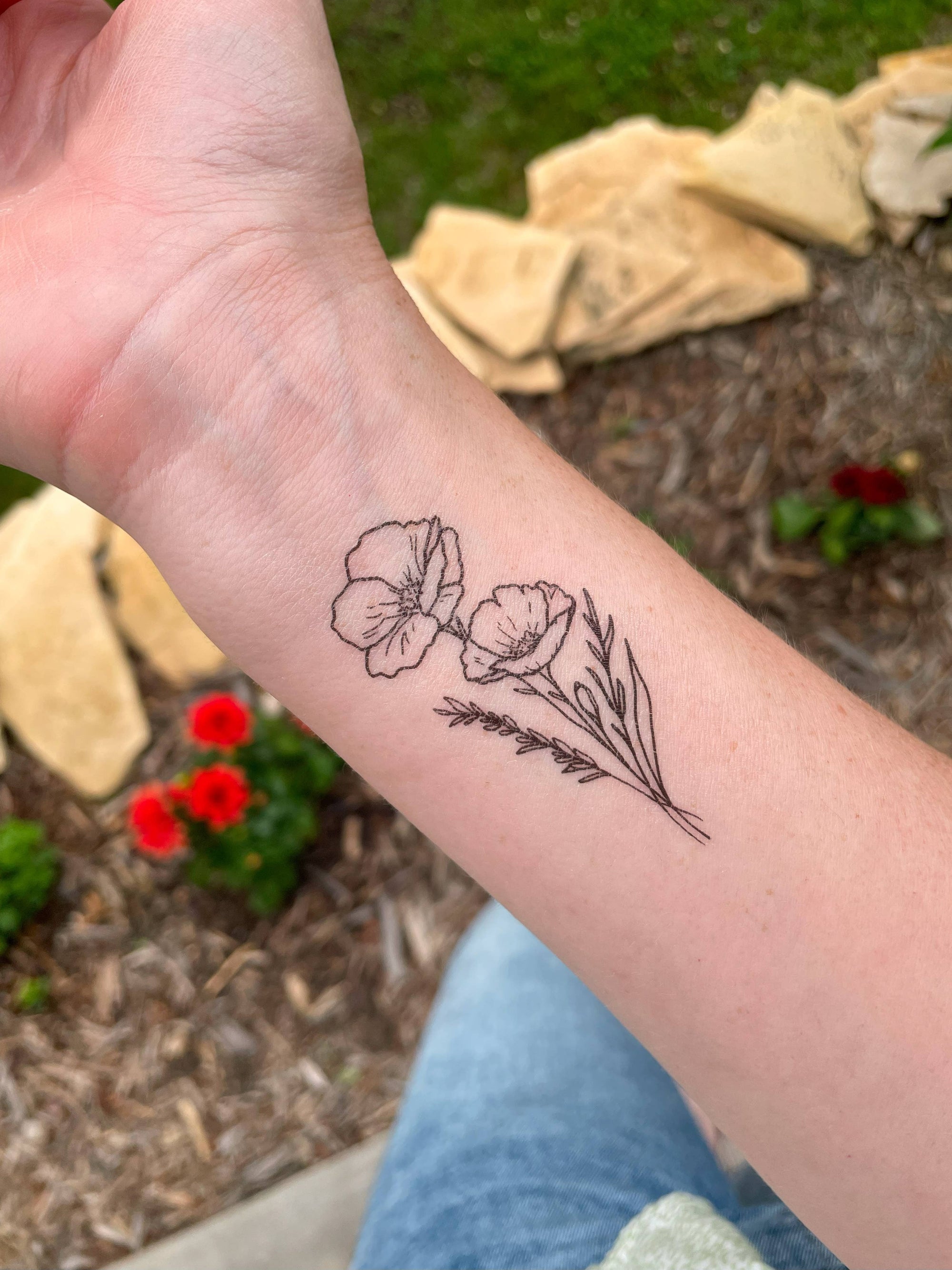 Featuring a thoughtfully hand drawn Golden Poppy, this dainty temporary tattoo makes a thoughtful small gift to any California dreamer, or a pain-free way to try out a tattoo!
DETAILS:
Set of two temporary tattoos
Dimensions: 3" x 1.5"
Safe, non-toxic, a
