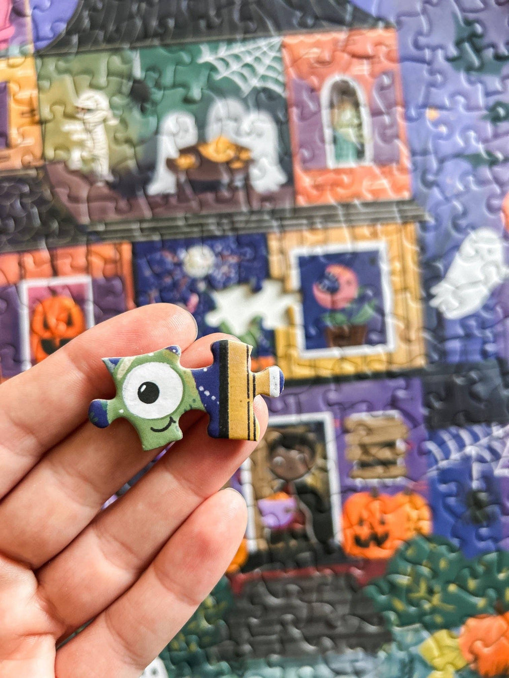 Spaghetti Tree- Spooky Manor 500 Piece Halloween Puzzle