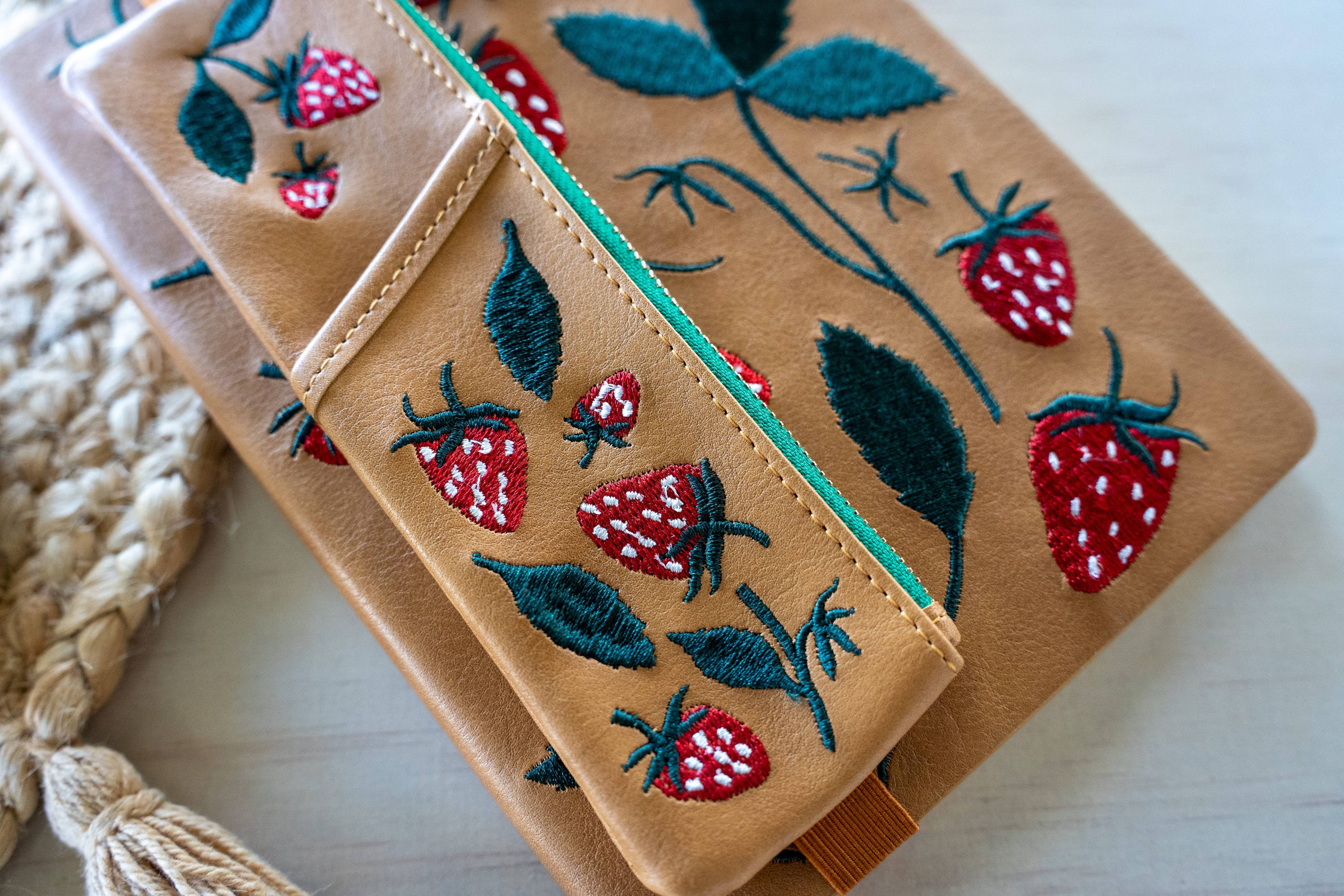 Denik- Elana's Berries Embroidered Notebook Pouch