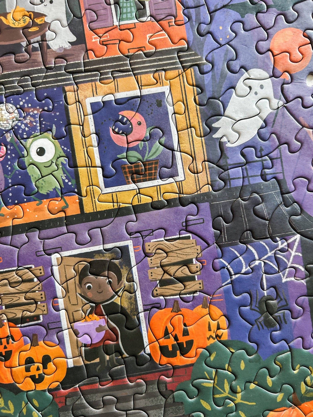 Spaghetti Tree- Spooky Manor 500 Piece Halloween Puzzle