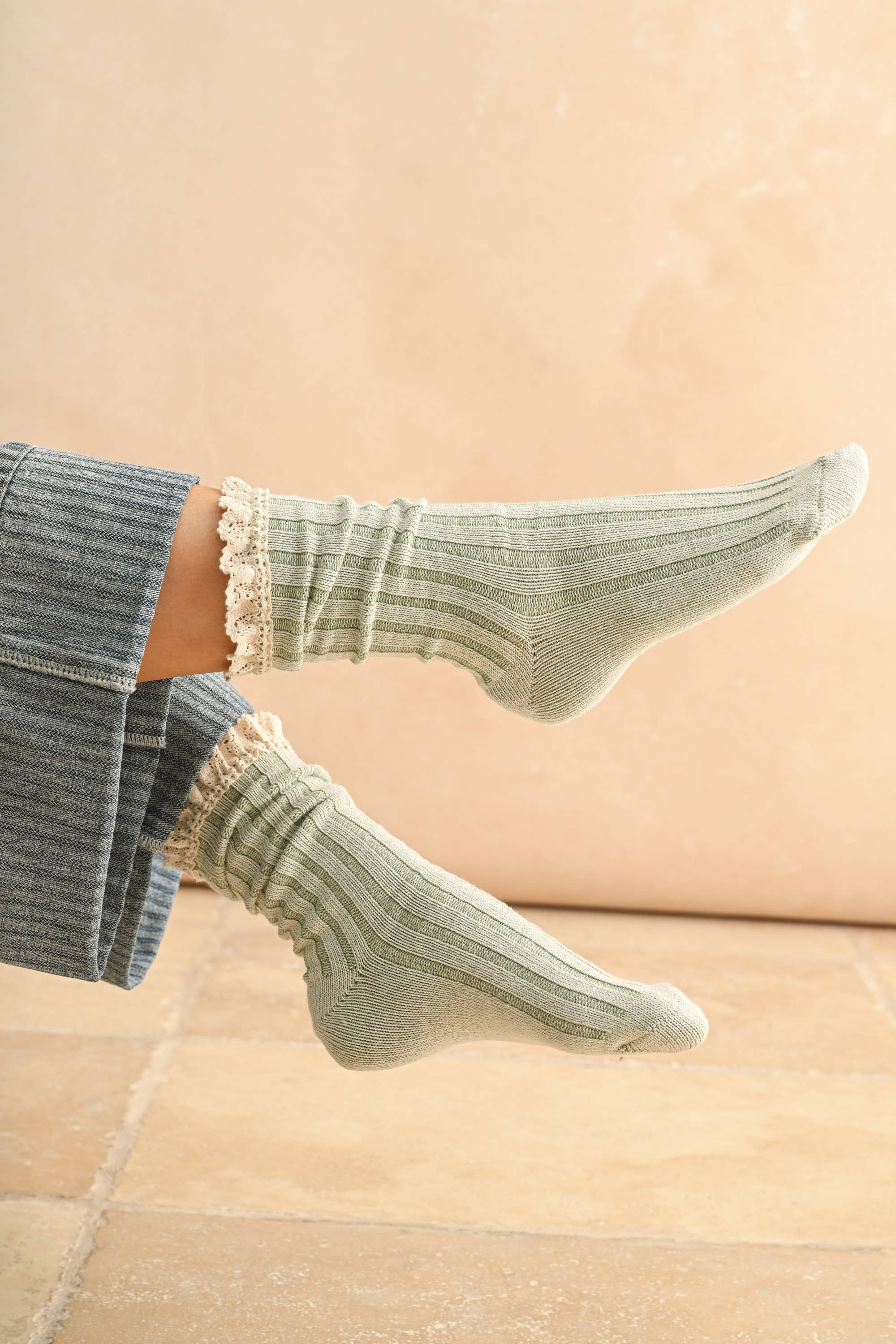 MIOU MUSE-  Dye & Wash Crochet Trim Socks