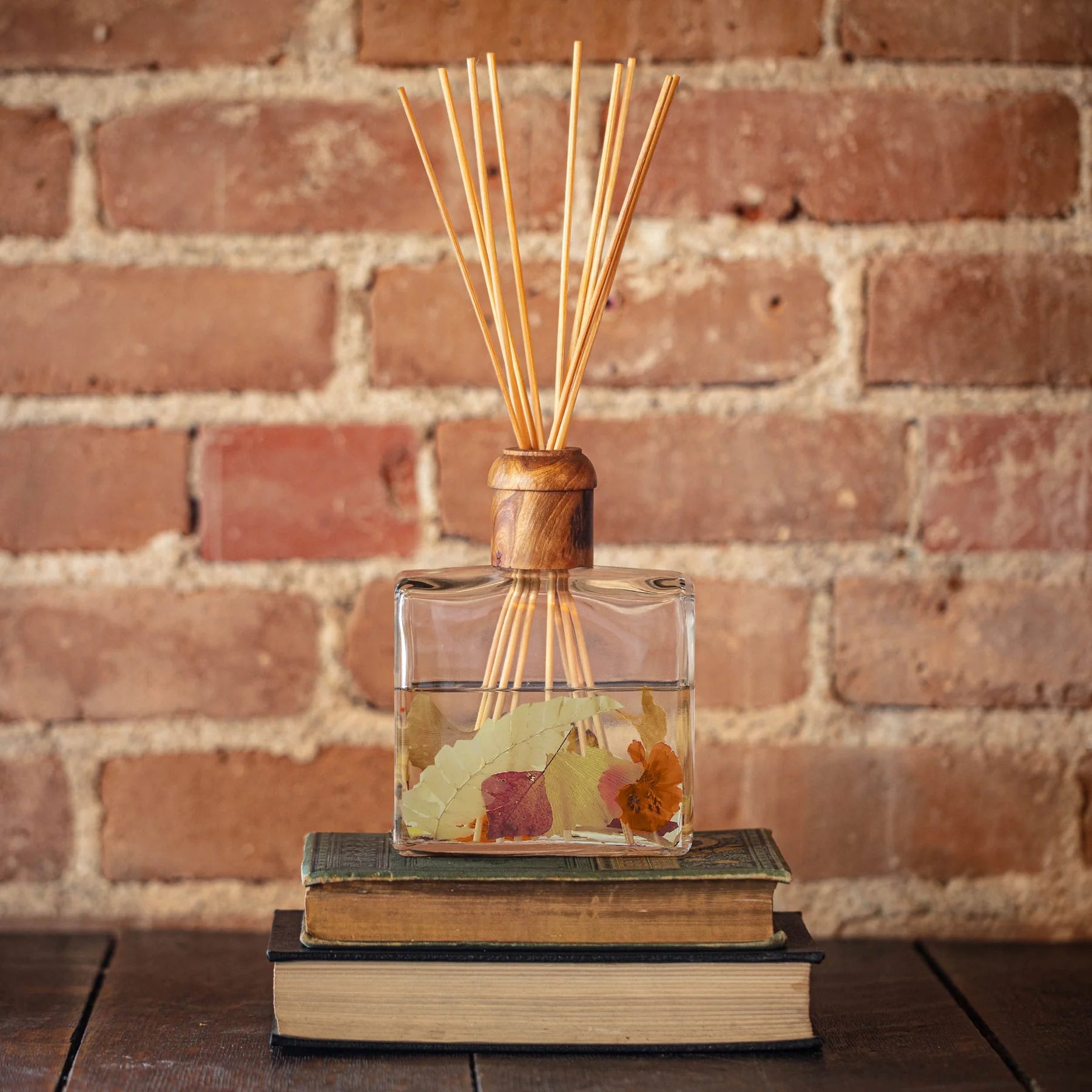 Rosy Rings- 4 oz. Botanical Reed Diffuser Honey Tobacco