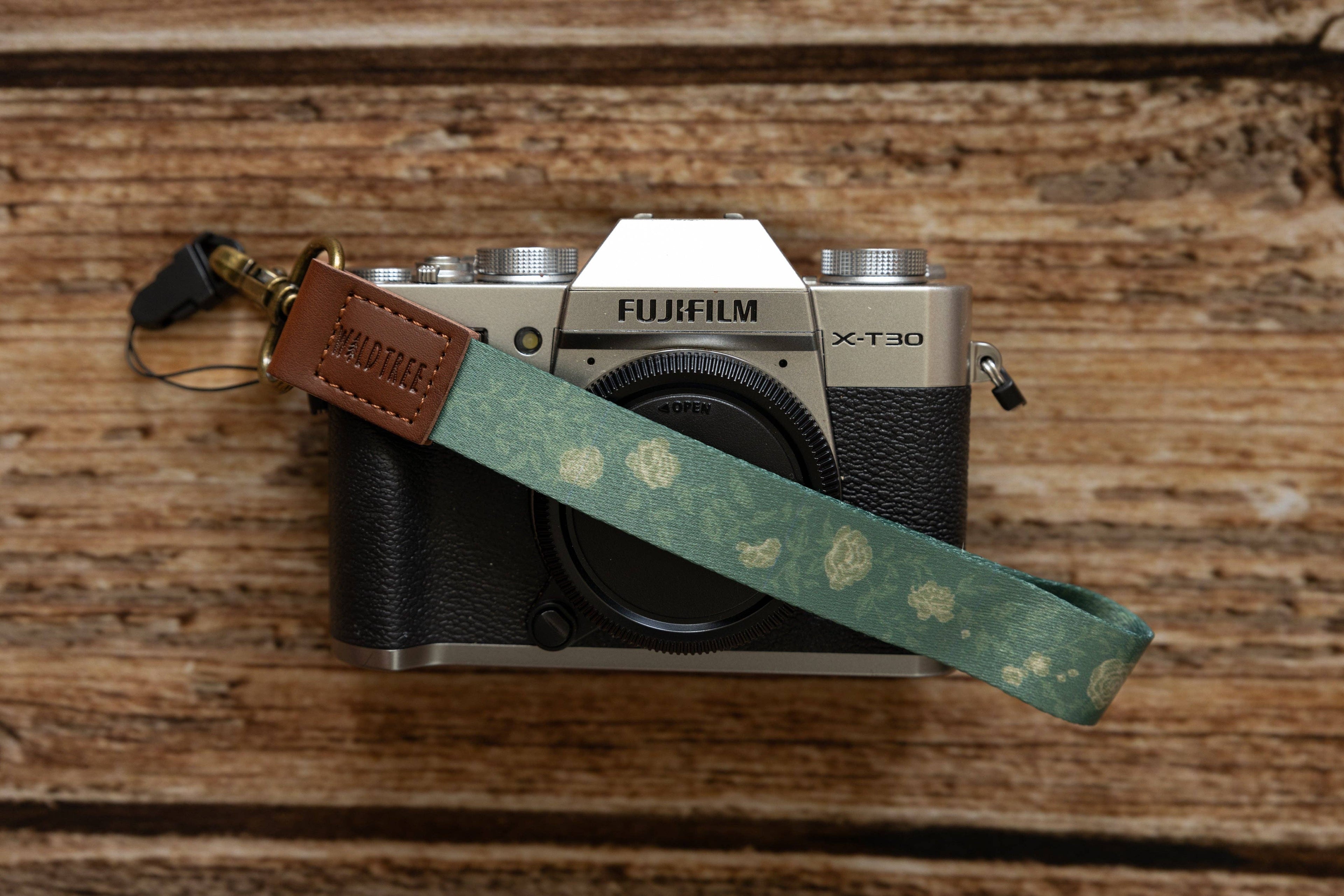 Wildtree- Vine Wristlet Keychain Lanyard- Floral Printed Design