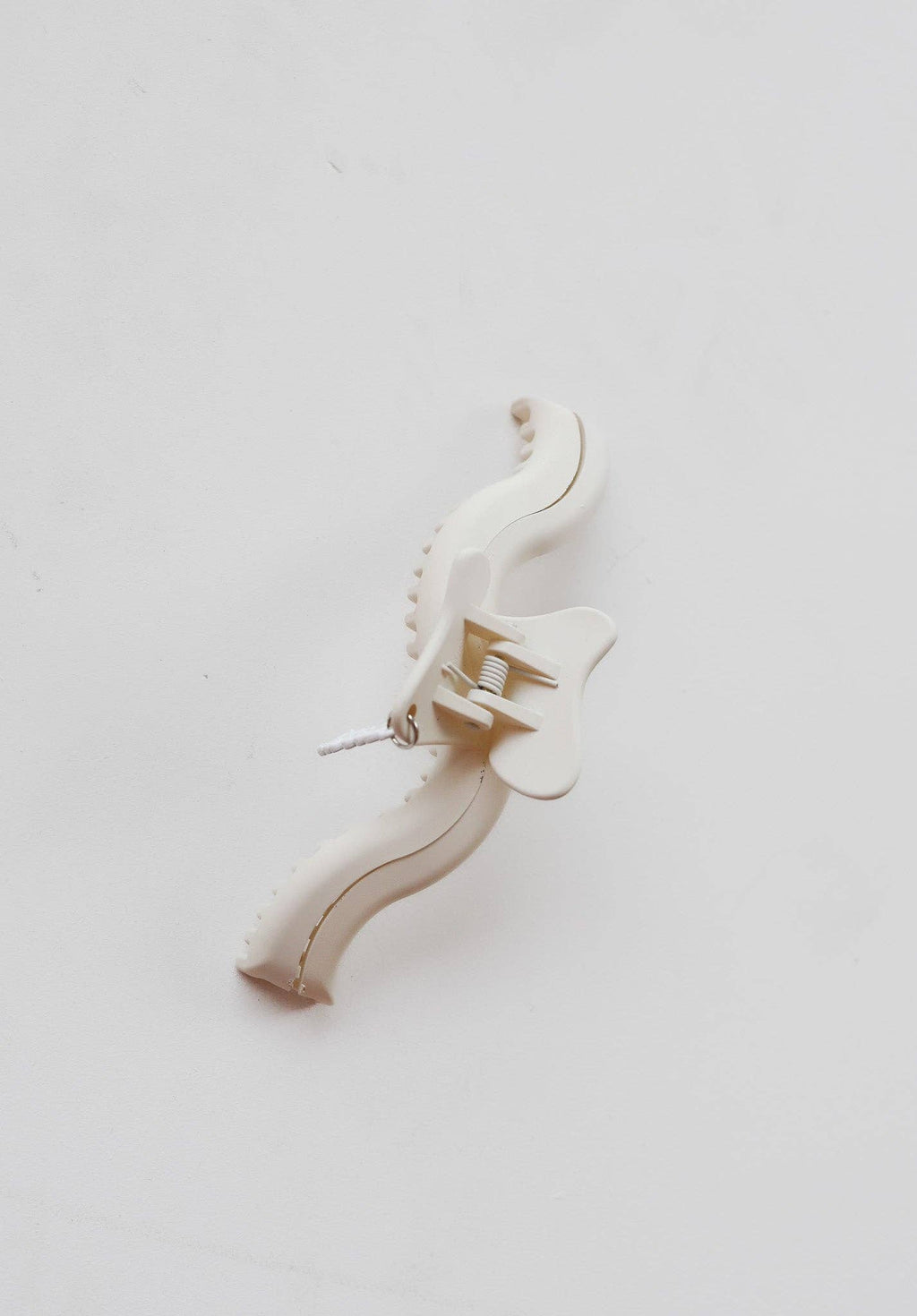 KAXI- Cream Hold Everything Claw — Wavy 5" Hair Claw