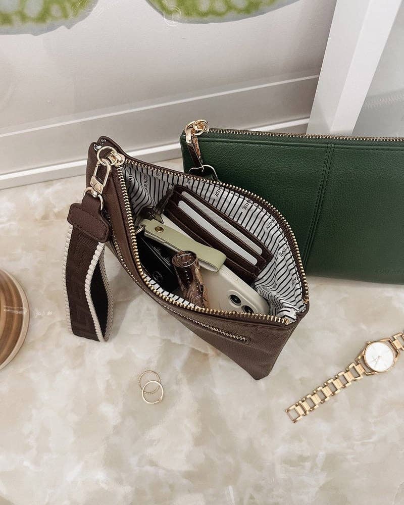 Louenhide- Wristlet - Chocolate | Mimi