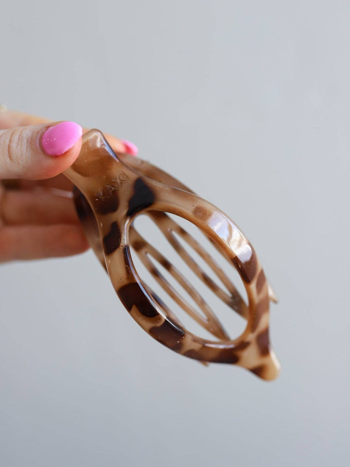 KAXI- Lay Down 2.0 Claw Clip — Flat Comfort Hair Clip