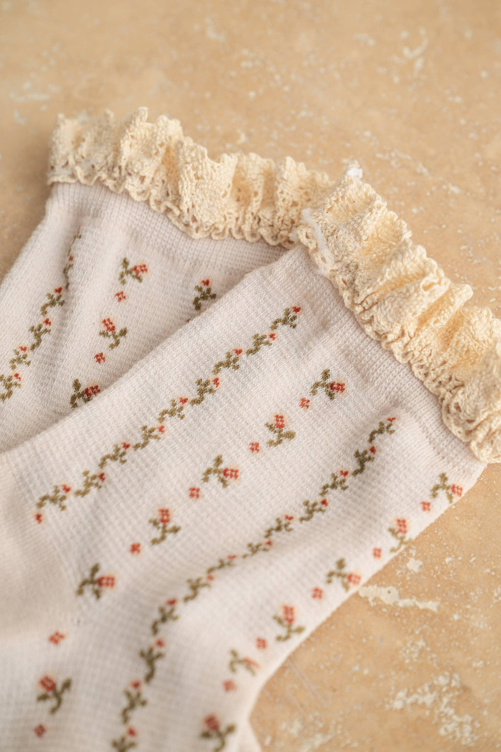 MIOU MUSE- Floral Print Crochet Trim Socks