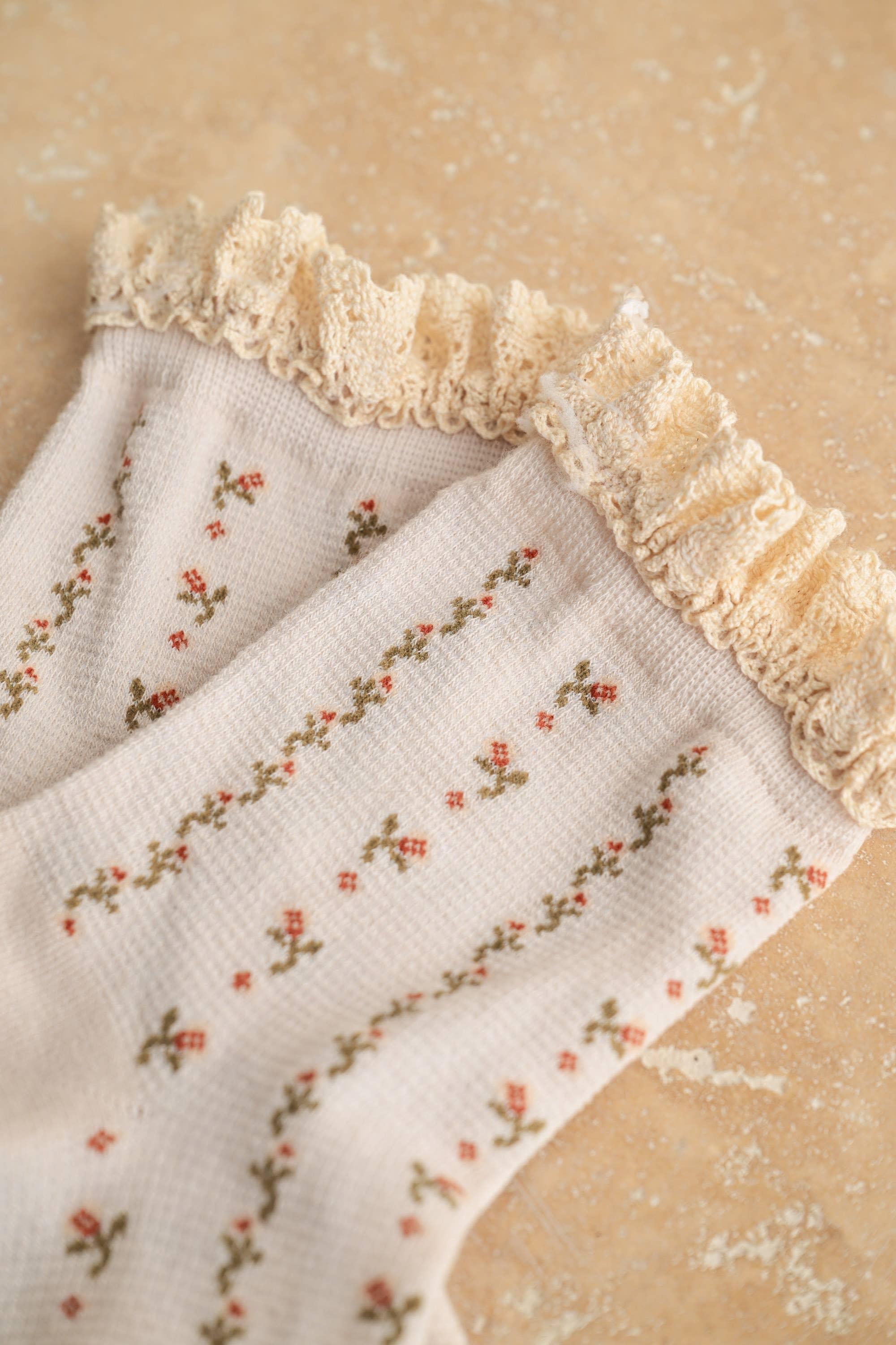MIOU MUSE- Floral Print Crochet Trim Socks