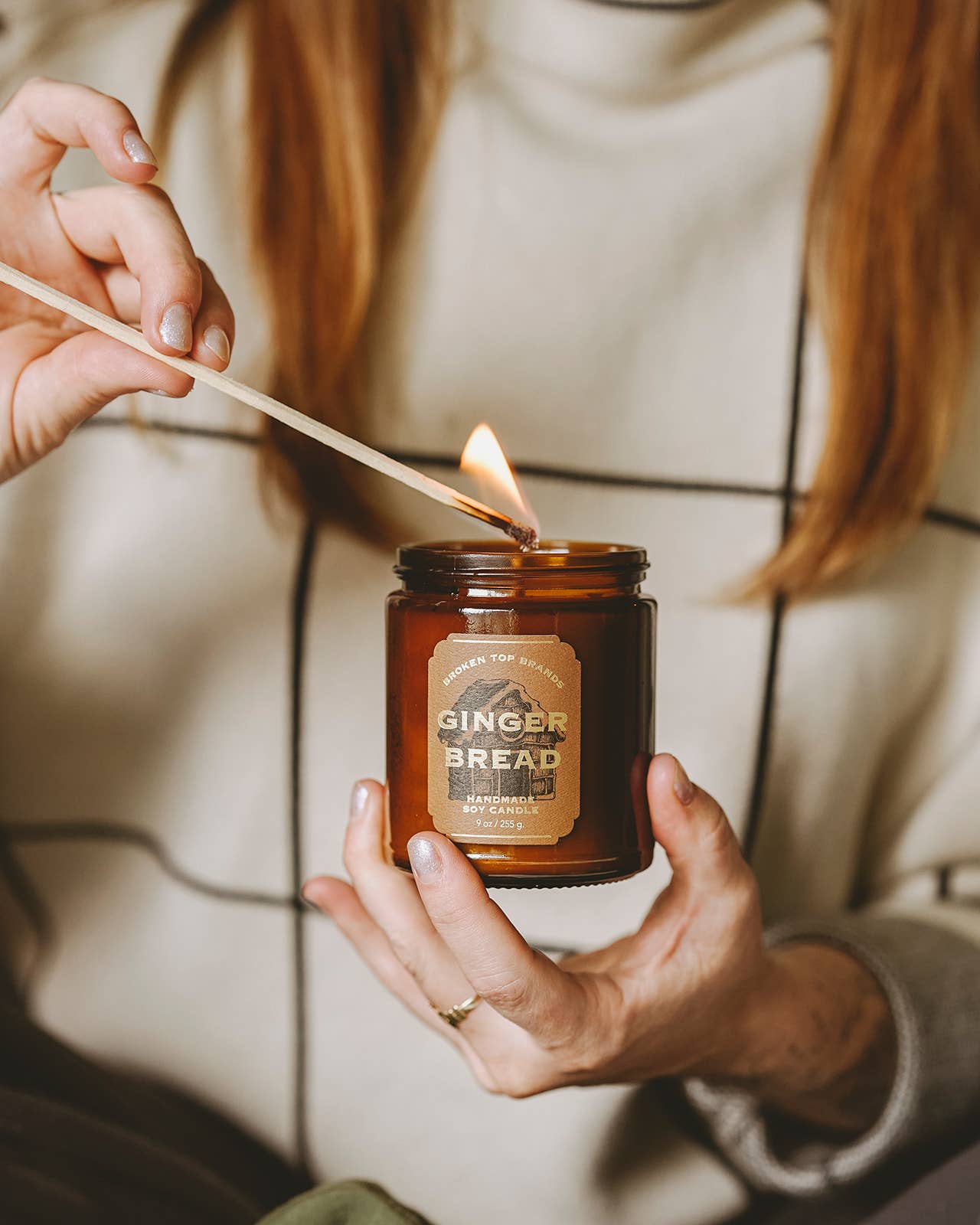 Broken Top Brands Gingerbread 9 oz Soy Candle - Thumbnail 3