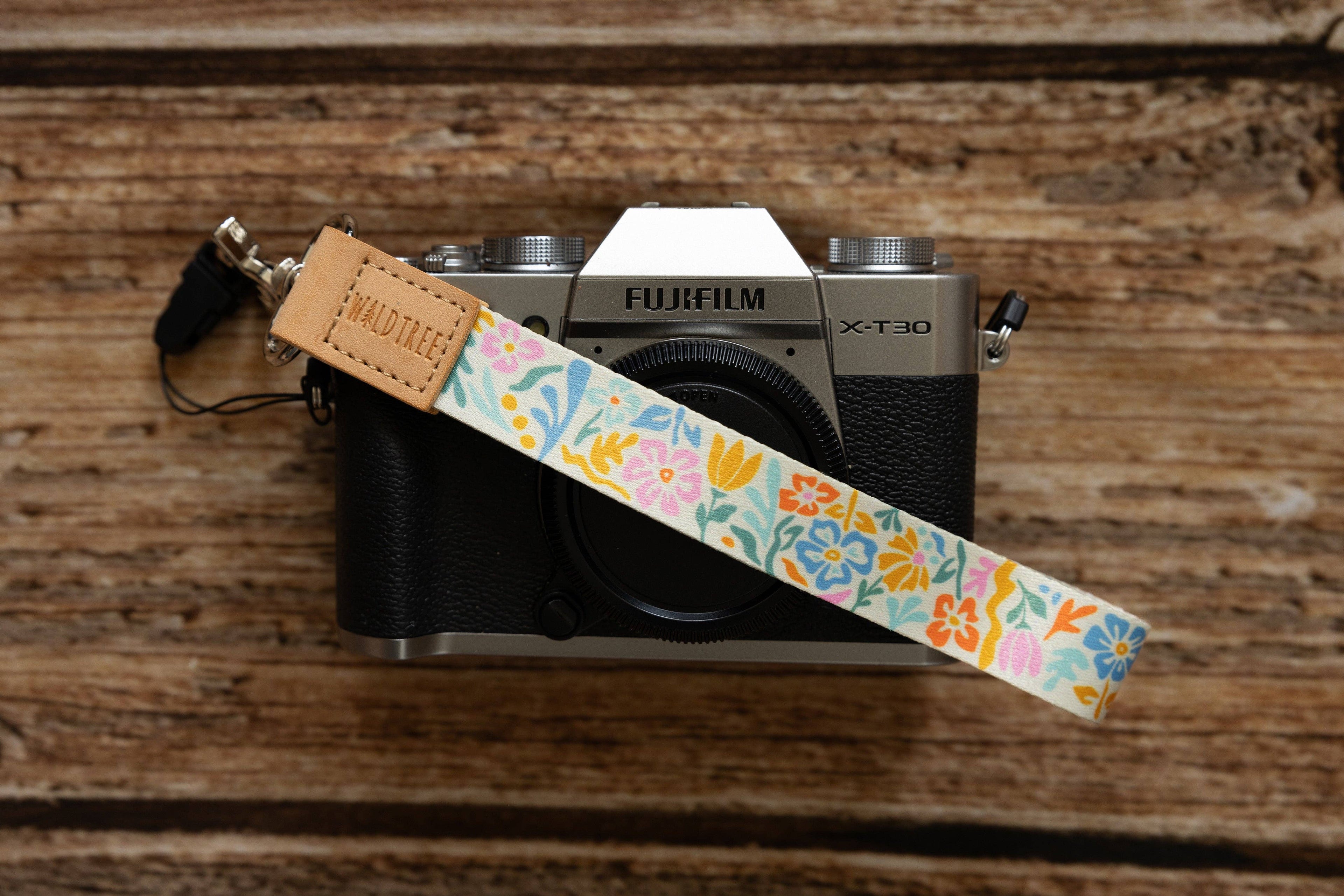 Wildtree- Summer Floral Wristlet Keychain - Floral Printed Design