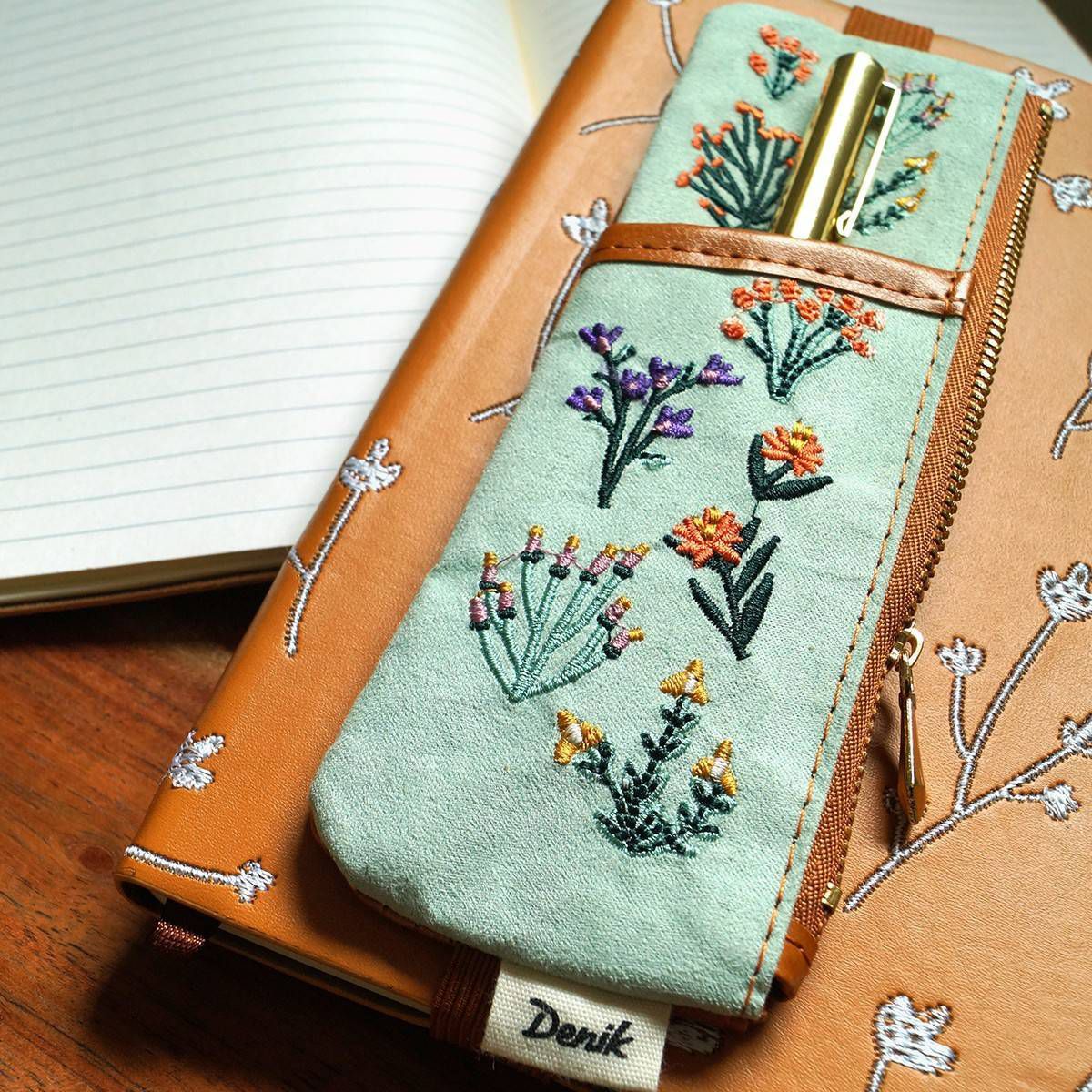 Denik- Petite Blooms Notebook Pouch