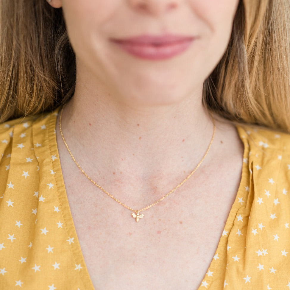 Helmsie- Mama & Me Bees Necklace Set