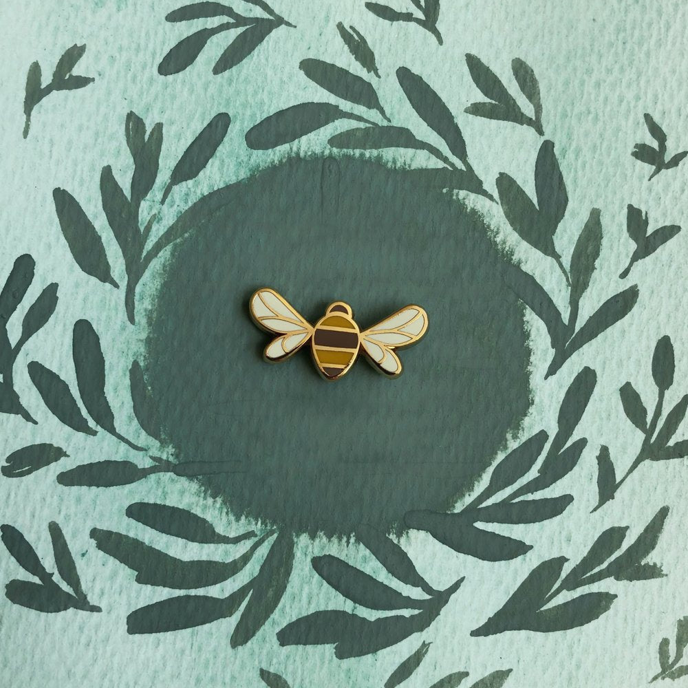 Helmsie- Bee Enamel Pin