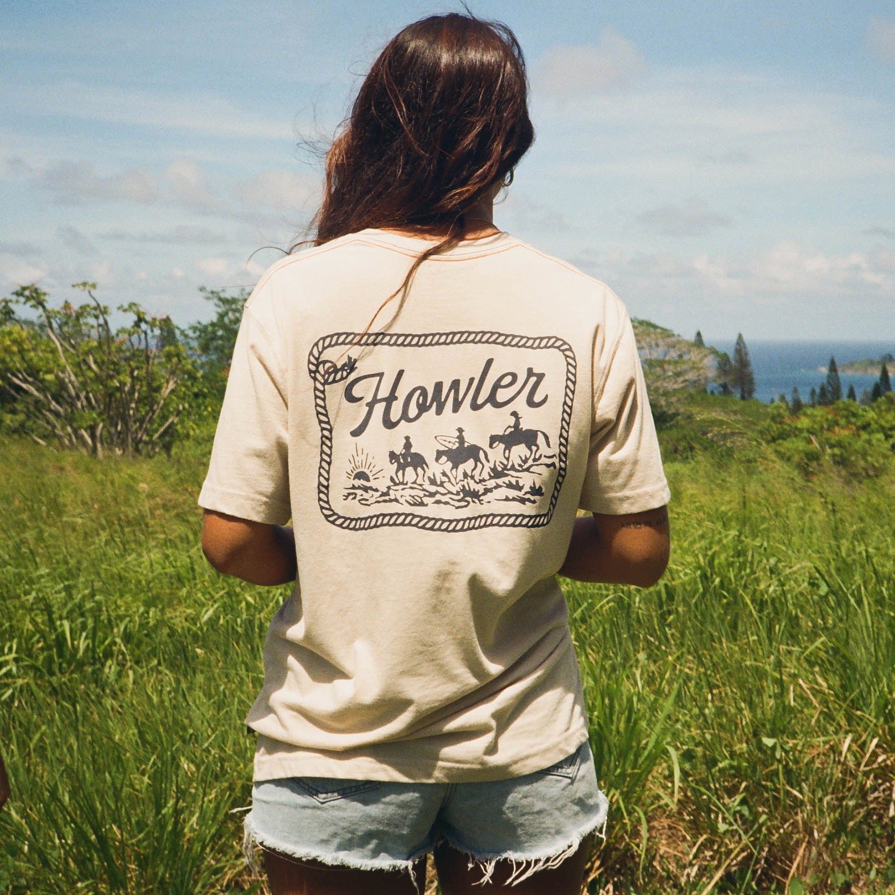 Howler Bros- Howler Posse T-Shirt: Sand Heather
