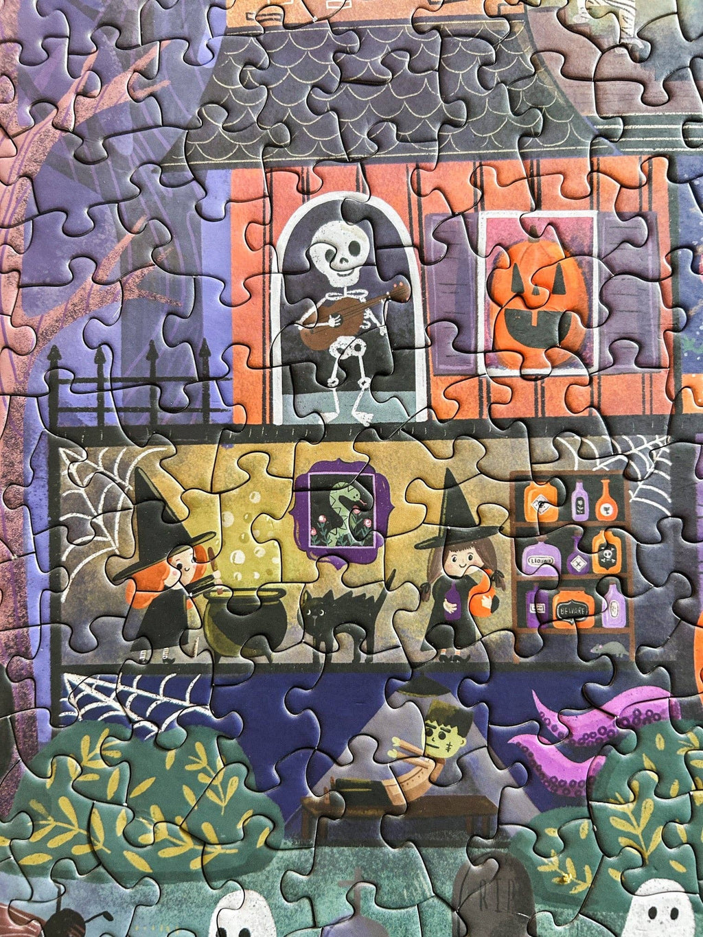 Spaghetti Tree- Spooky Manor 500 Piece Halloween Puzzle