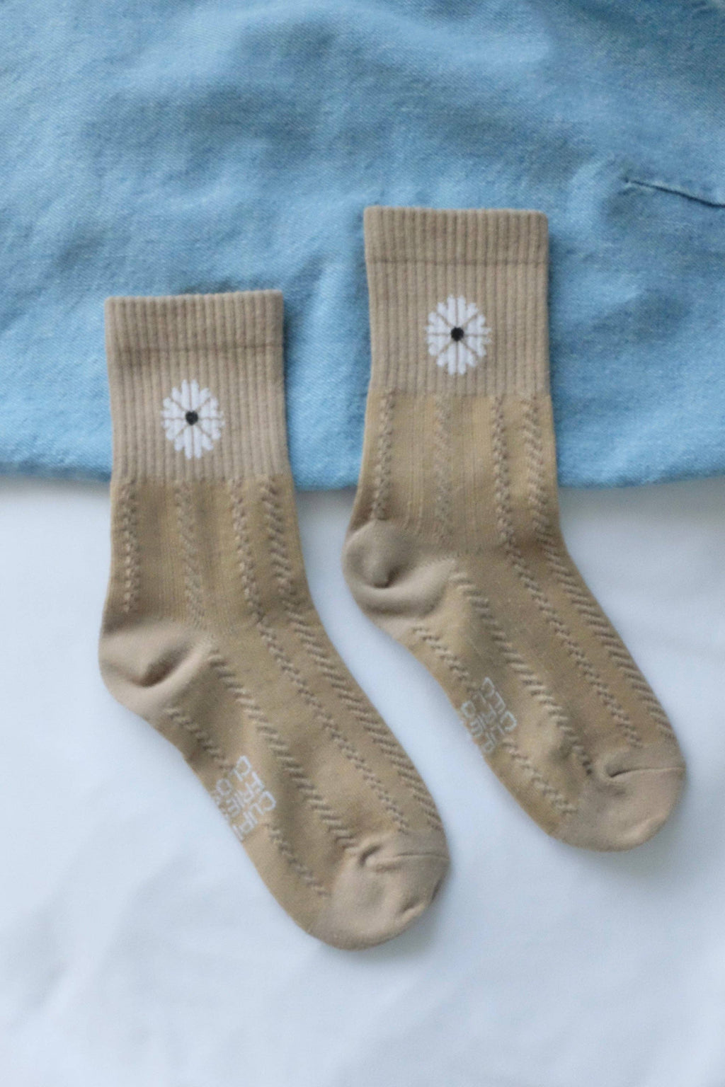 First Summer- Brown Scandinavian Textured Floral Ribbed Crew Socks