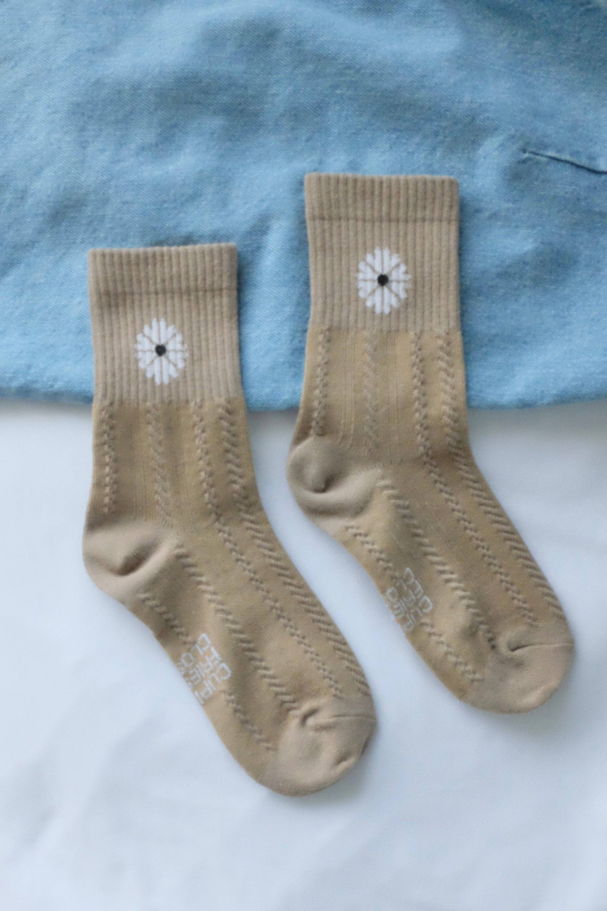 First Summer- Brown Scandinavian Textured Floral Ribbed Crew Socks