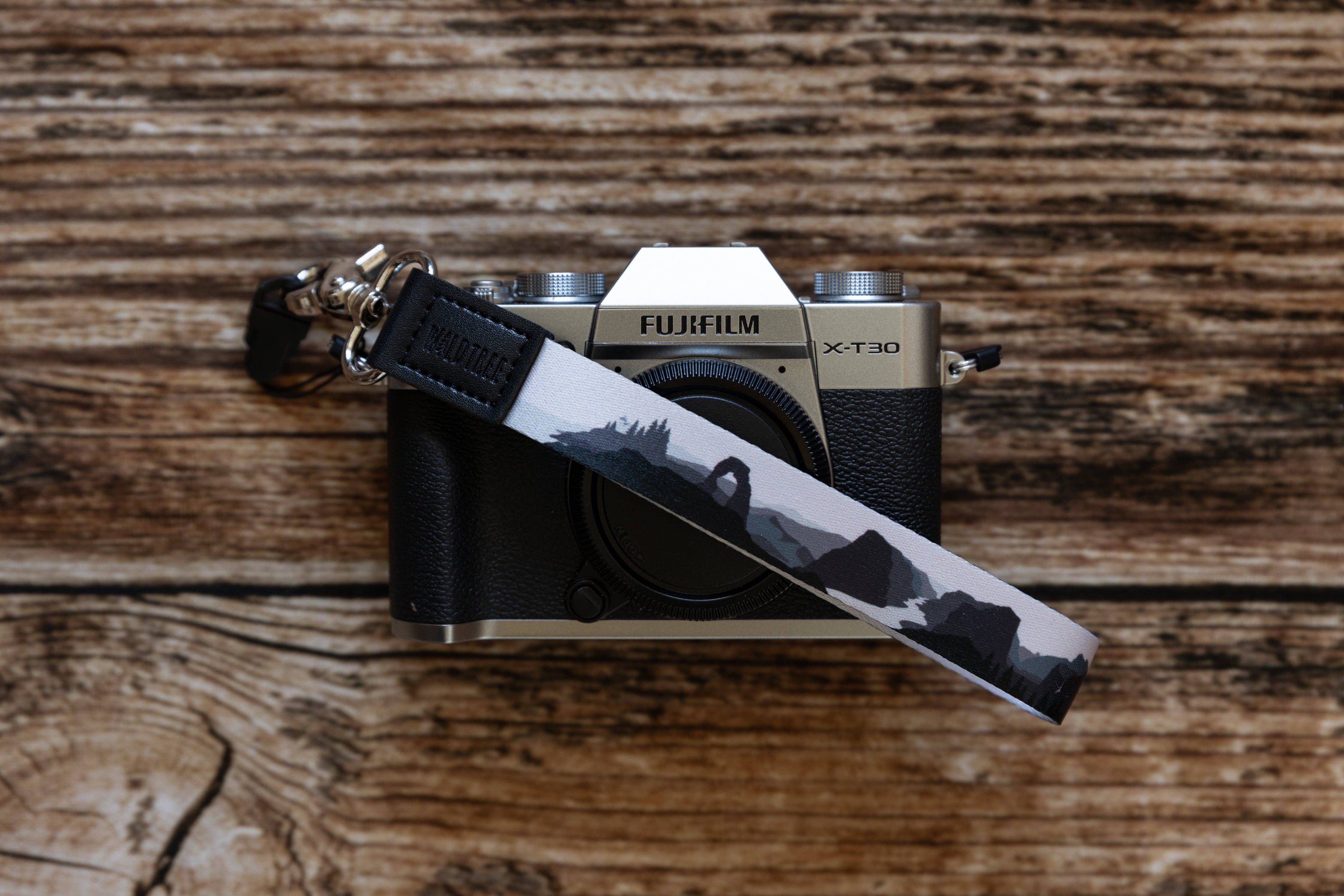 Wildtree- Parks in Black and White: National Park Wristlet Keychain