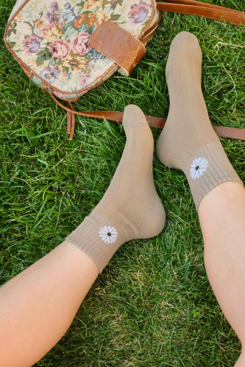 First Summer- Brown Scandinavian Textured Floral Ribbed Crew Socks