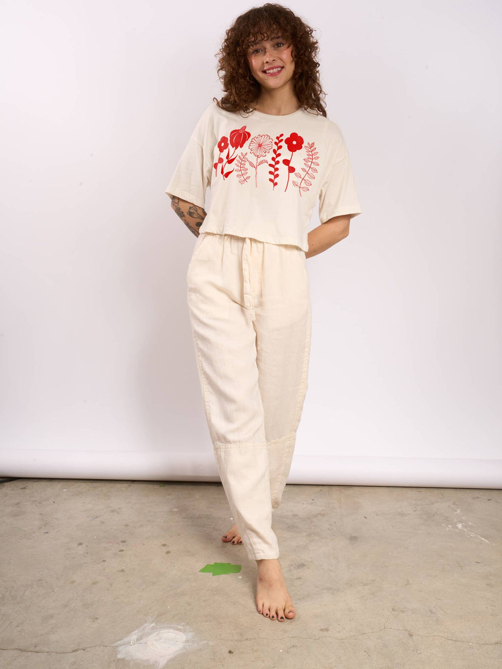 Supermaggie- Spring Flowers Clover Crop Tee