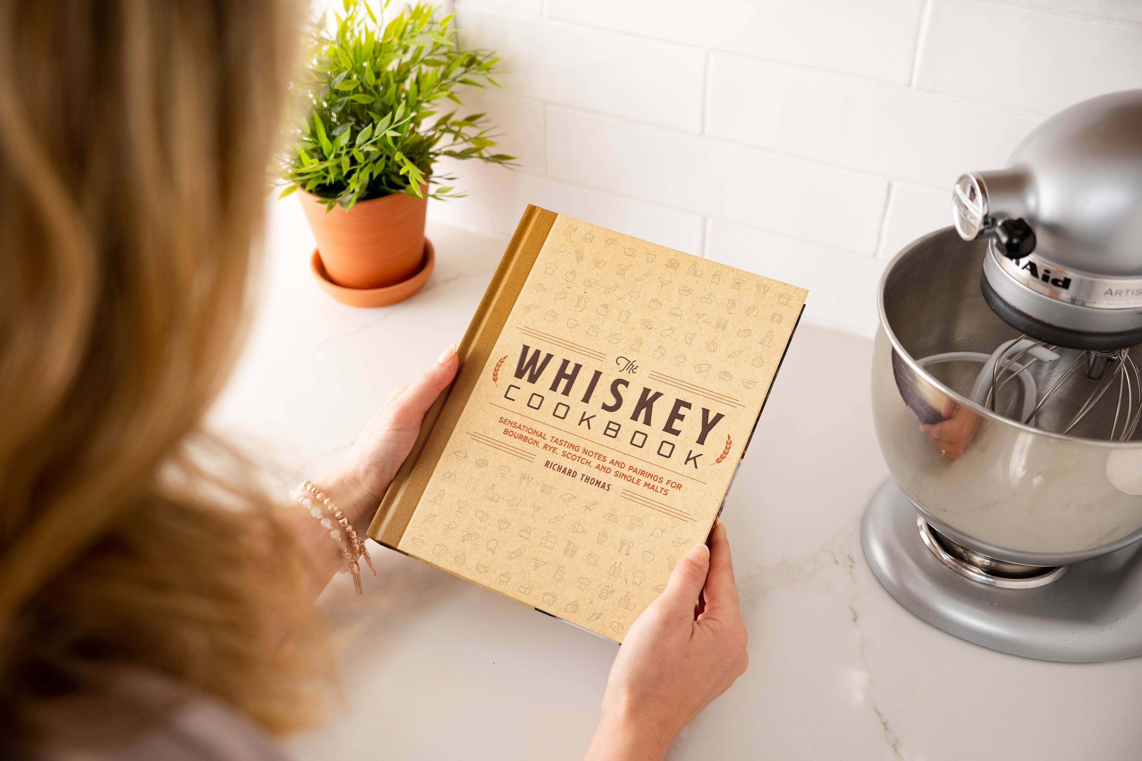 HarperCollins Focus- The Whiskey Cookbook: Sensational Tasting Notes and Pairings