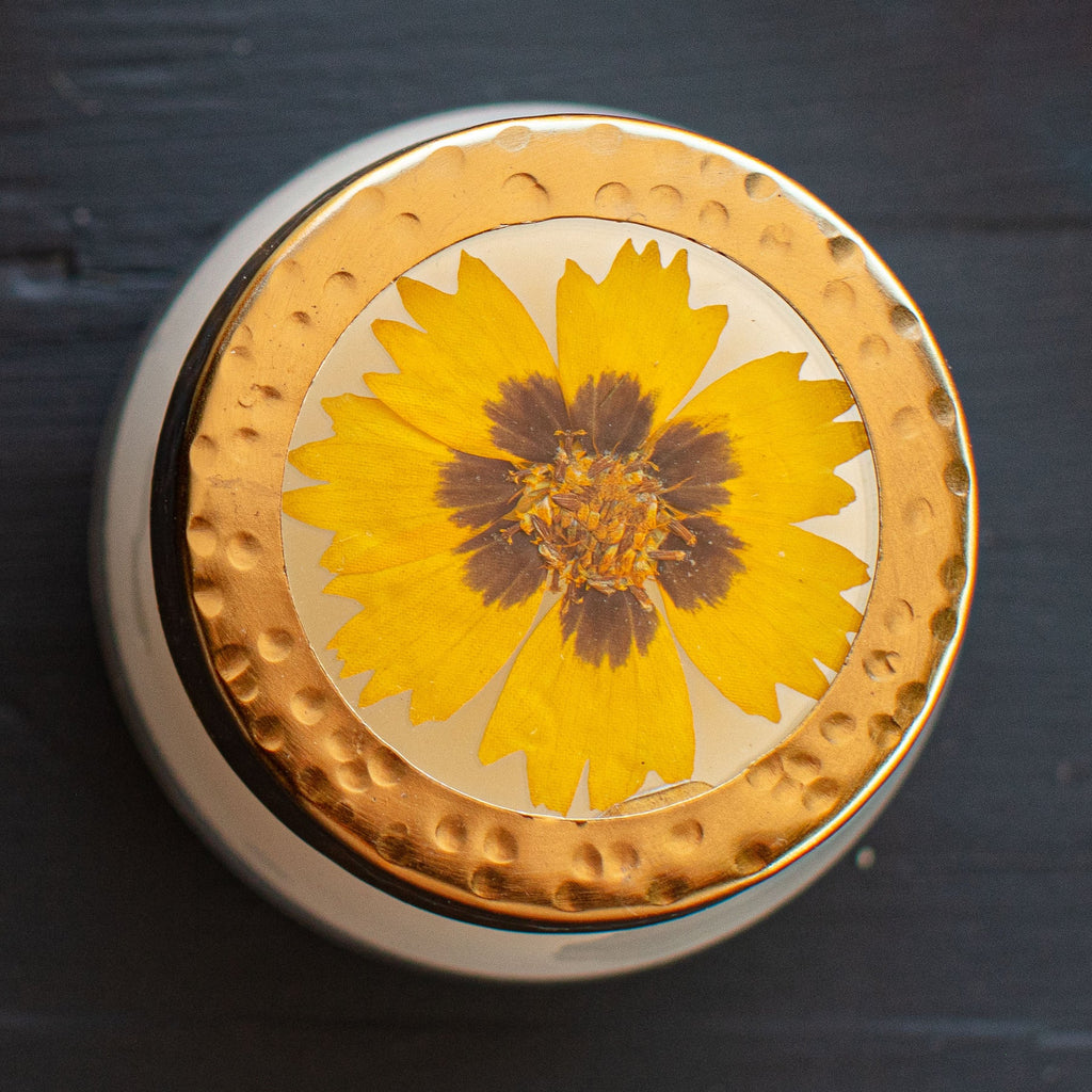 Rosy Rings- Petite Pressed Floral Candle Honey Tobacco