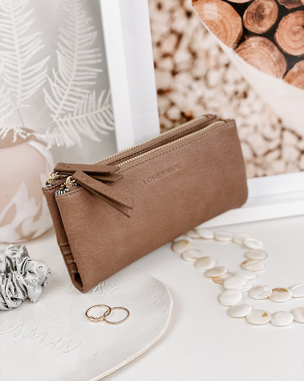 Louenhide- Delta Wallet