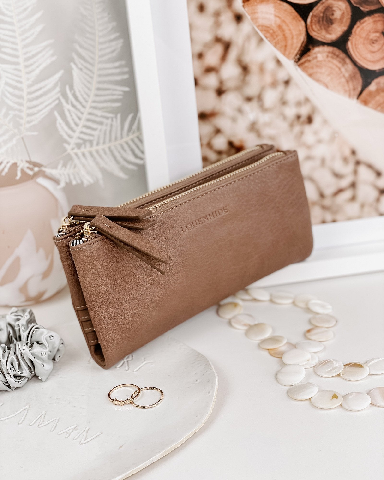 Louenhide- Delta Wallet