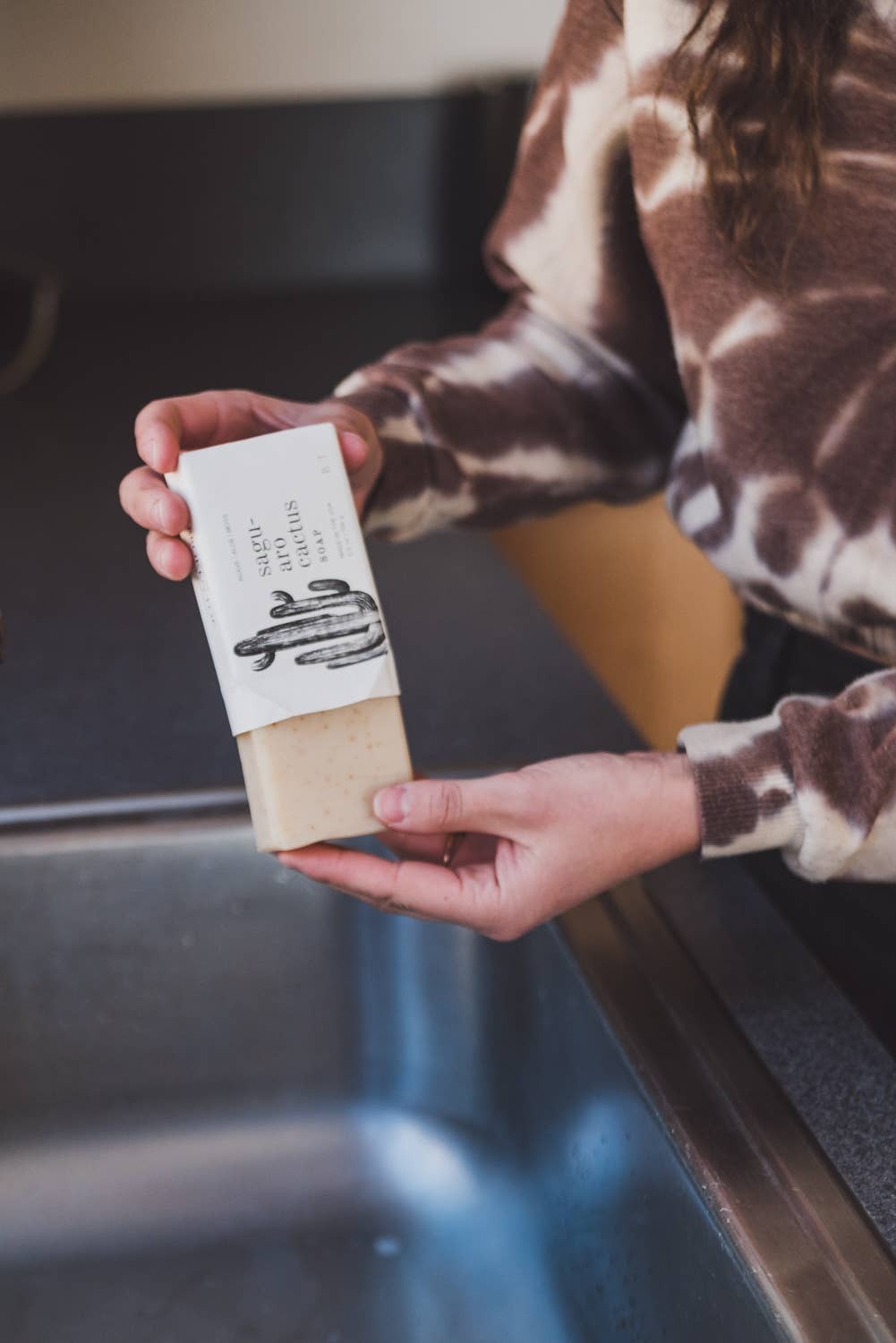 Scent Notes: Agave | Aloe | Moss

Our Saguaro Cactus scent is a spicy floral creation made up of cactus jade flower, agave, moss and aloe. This scent is a true representation of walking into a florist shop and experiencing the aroma of fresh cut flowers, 