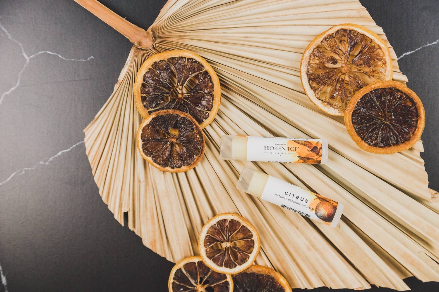 Citrus - Citrus Natural Beeswax Lip Balm boasts a sweet citrus scent. Organic sunflower oil and coconut oil strengthens and nourishes cracked or dry lips with soothing Vitamin E. Citrus Lip Balms are designed to make your day a little bit sweeter.

Ingred
