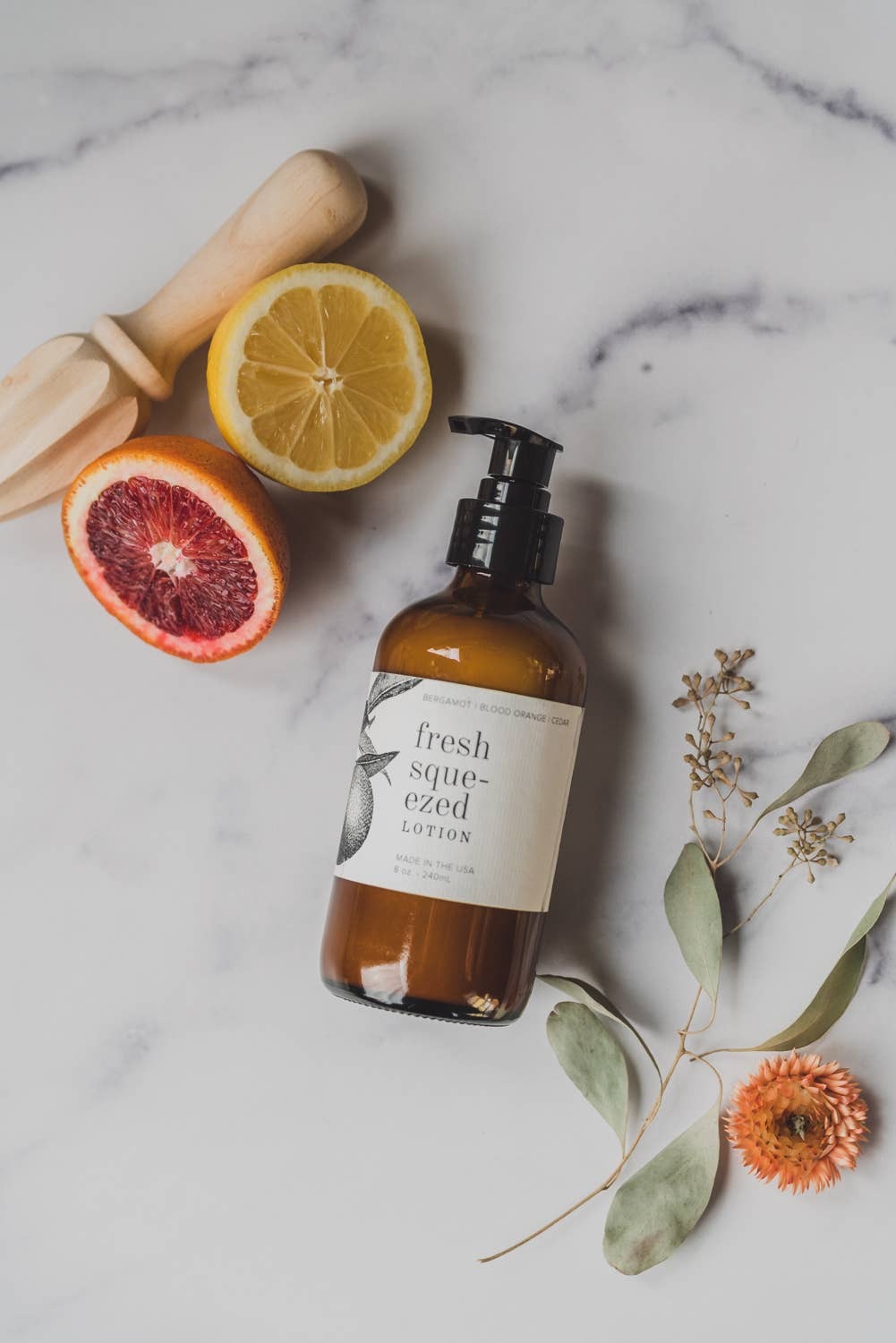 Scent Notes: Bergamot | Blood Orange | Cedar

Bold citrus is a fan favorite with our Fresh Squeezed scent. Blood orange, bergamot oil, and a hint of cedar blend to create a highly scented orange and grapefruit masterpiece.

Ingredients: Organic Aloe Leaf 