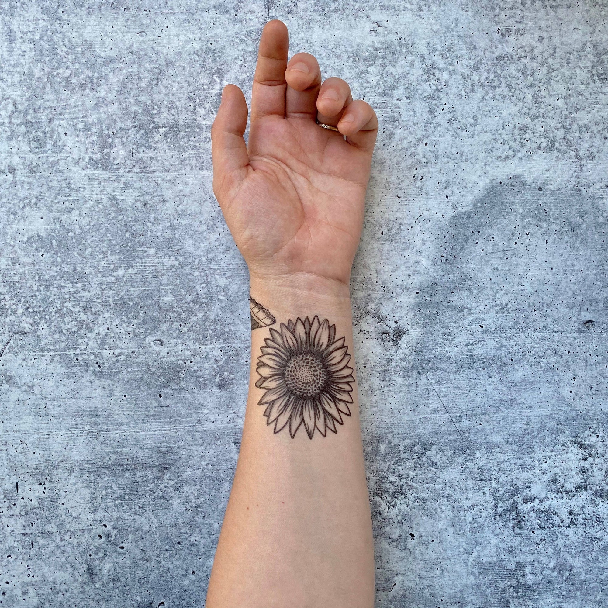 Sunflower temporary tattoo 2 pack. A full-bloom sunflower with full-bloom summer vibes. This design is about 3" wide.

All tats now come in 2 Packs!
Lasts 2-5 days • Water-resistant • Comfortable • Skin Safe
All original designs by Allison Wilcoxen in Aus