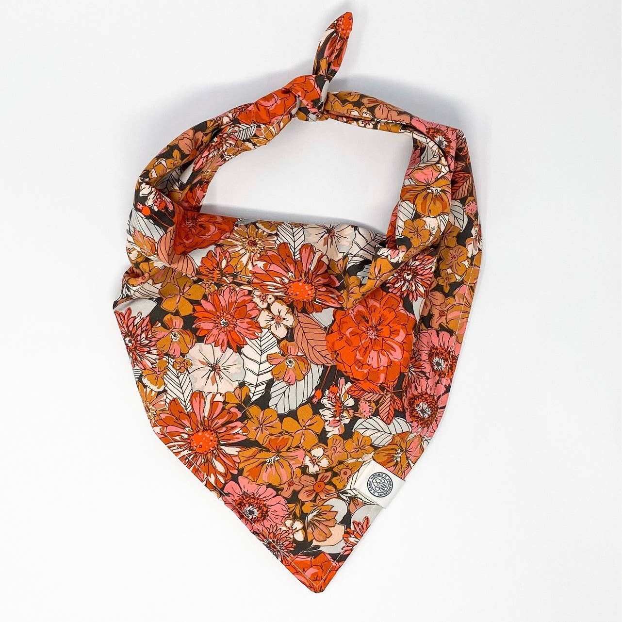 Let your pup be the envy of the park in our Full Bloom Bandana! Unapologetically floral and maximalist, this piece is perfect for your outdoorsy pooch. Get ready to watch 'em bloom!

All of our bandanas are tie-on.
We recommend 2-3-1 sizing. Only looking 