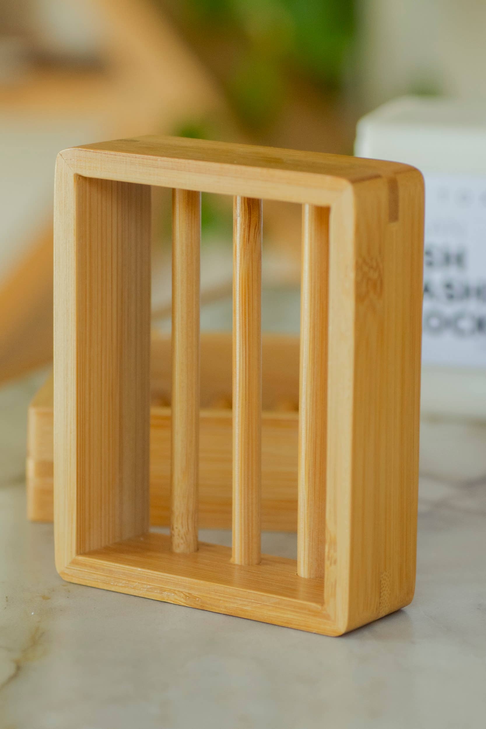 Moso bamboo, known as the giant bamboo or timber bamboo, has been used for centuries to fashion buildings, flooring and culinary tools. The young shoots are often prepared into asian dishes. We used this beautiful and renewable plant to create our Moso Ba