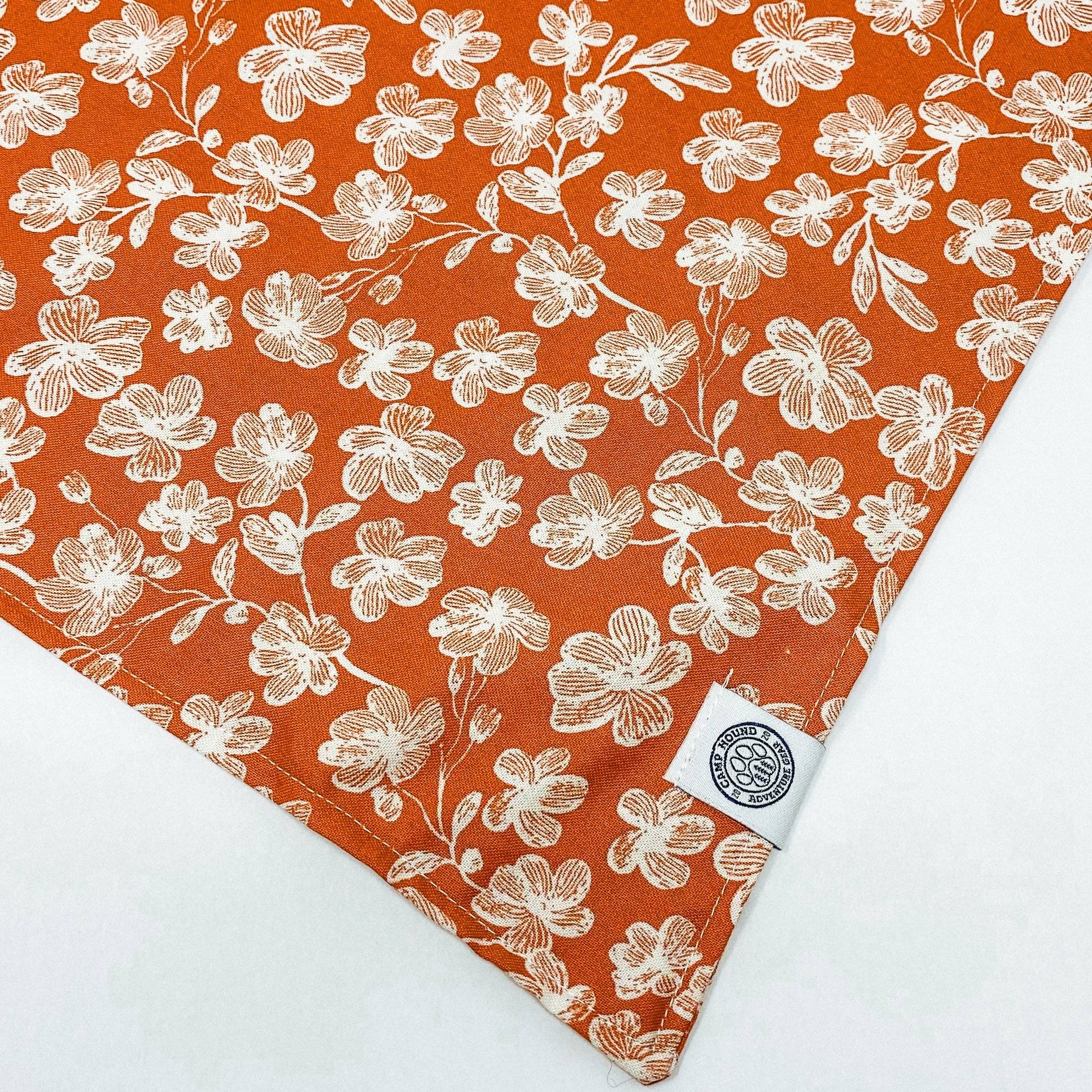 Introducing Flora, your pup's perfect fall accessory! This stylish bandana features a beautiful boho floral pattern featuring rust tones for an autumn feel. Keep your pup stylish in the cooler months with Flora!

All of our bandanas are tie-on. 
We recomm